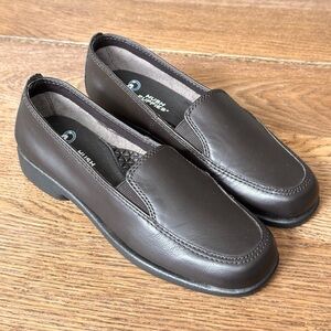 NWOT. Hush Puppies Women's Dark Brown Loafers Size 6